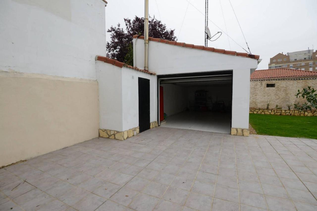 Housing Leon Casa Con Jardin Villa Buitenkant foto