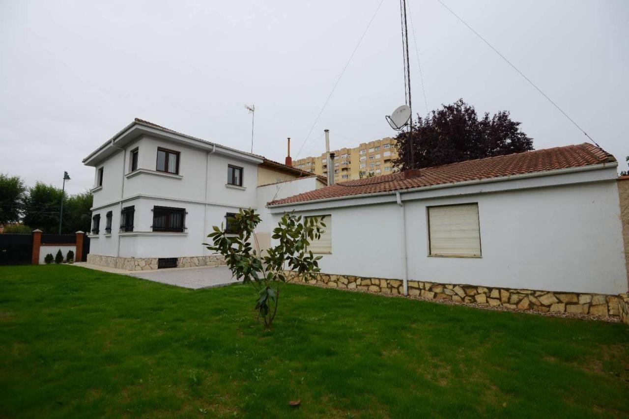 Housing Leon Casa Con Jardin Villa Buitenkant foto