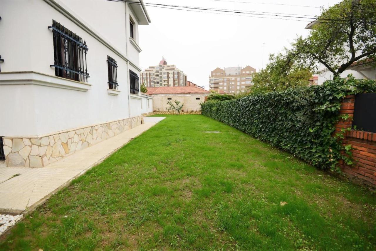 Housing Leon Casa Con Jardin Villa Buitenkant foto