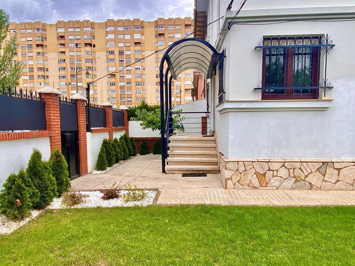 Housing Leon Casa Con Jardin Villa Buitenkant foto